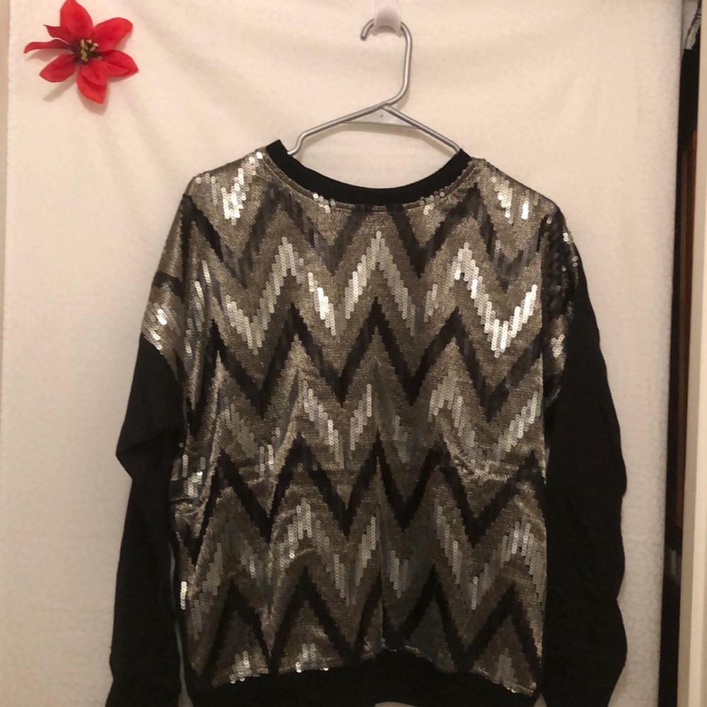 Holiday sparkle top. Black, gold and silver!